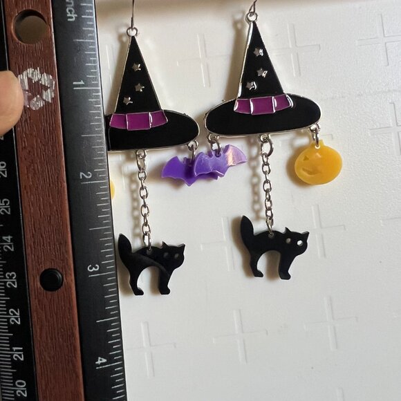 These Halloween Witch Earrings feature a spooky design with black cat, bat, and - Picture 6 of 7